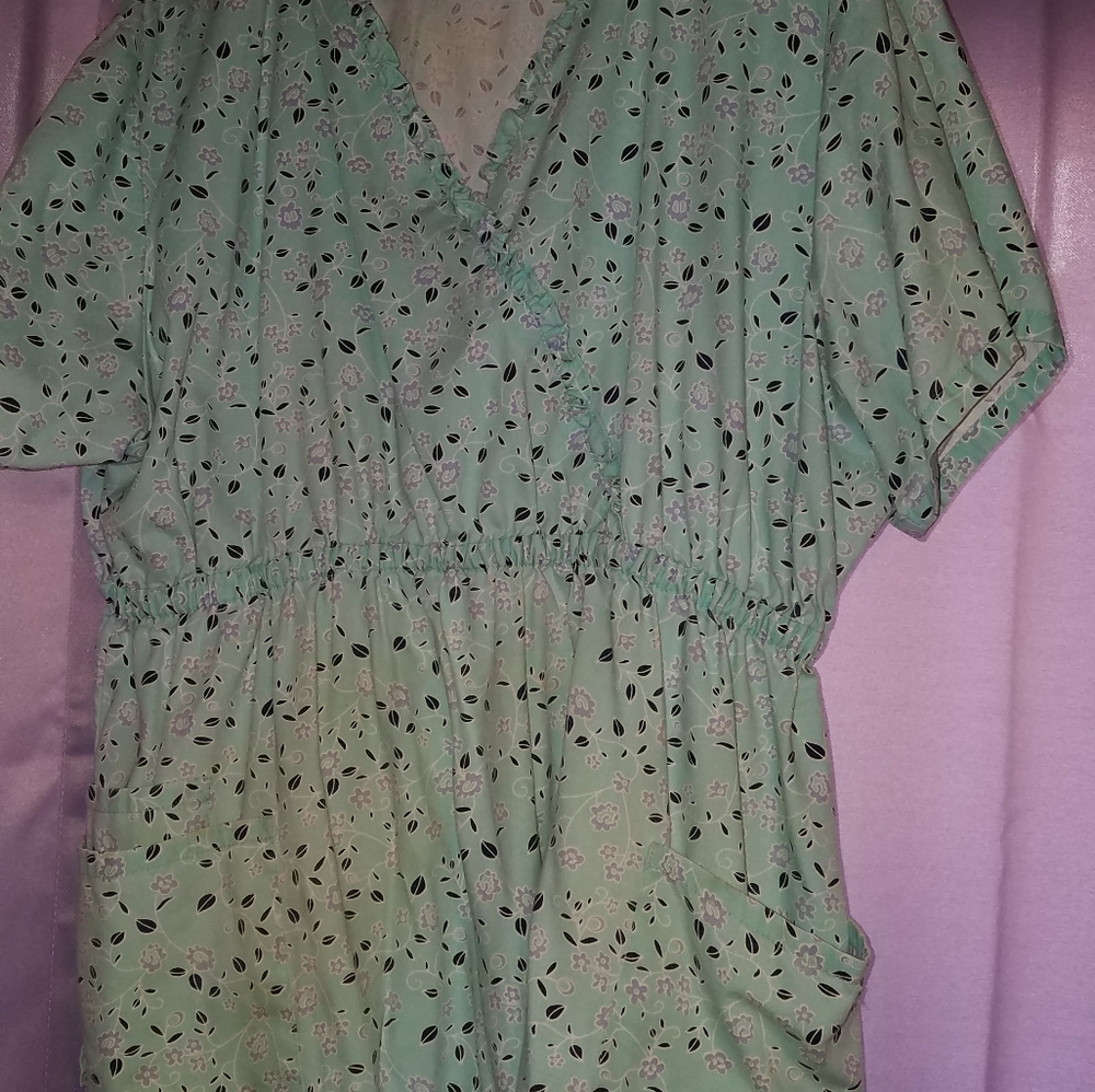 Scrub tops - Picture 4 of 4